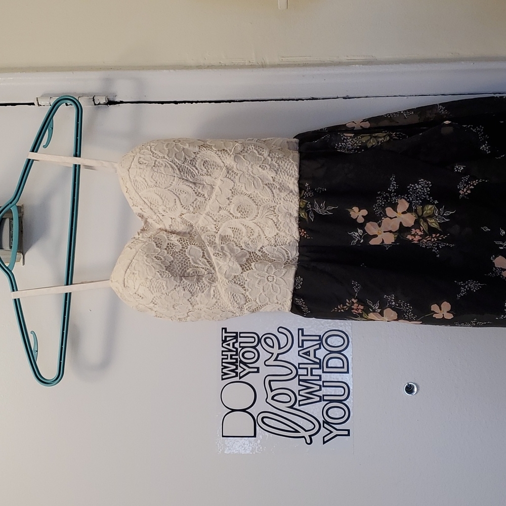 Dress - Picture 2 of 4